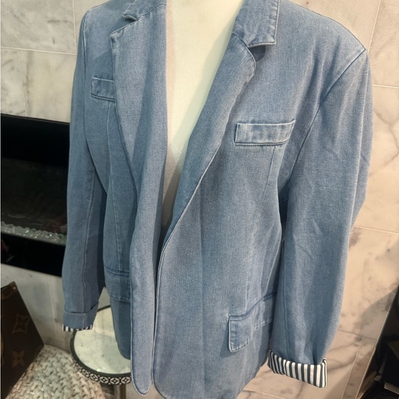 Blue denim blazer. - Picture 2 of 3